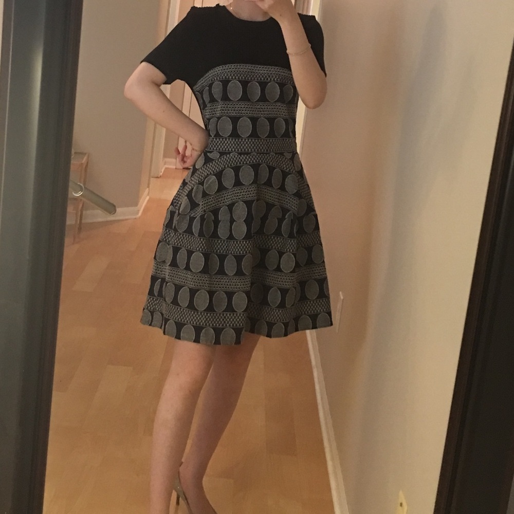 Sweater dress with embroidery bottom xs